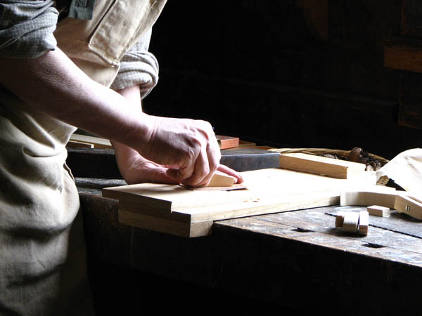 Nuestro equipo de profesionales cuenta  con muchos años de contrastada <strong>experiencia</strong> en el sector de la <strong>carpintería de madera en Cómpeta</strong>.